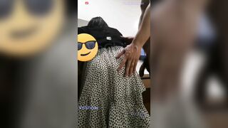 Em thích anh địt em vén váy em lên rồi doggy từng phát một làm em rên la (Full Clip)