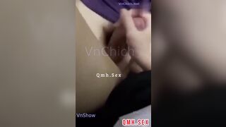 Phát hiện 2 e học sinh vào toilet trường địt nhau bị bắt