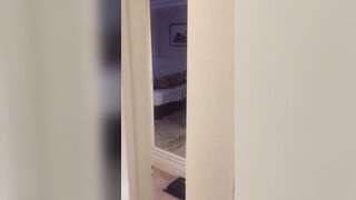 Anh trai địt nhau với bạn gái thằng em ở ngoài thủ dâm quay video