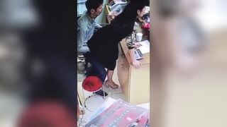 Con vợ khốn nạn cho ông hàng xóm địt tại shop