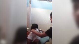 đụ em học sinh trong nhà vệ sinh