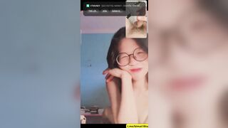 Lại Thêm Một Em Học Sinh 2k8 Kính Cận Dâm Dục Mới Nhú Chat Sex