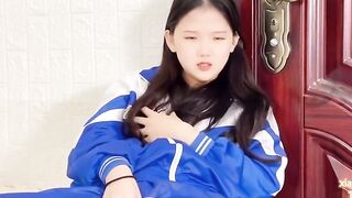 Học sinh loli dễ thương thủ dâm