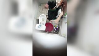 Quay lén nhỏ em họ tắm