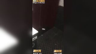 Tội em gái bị đám súc vật đánh lột đồ bắt uống nước bồn cầu