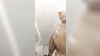Quay lén gái vú to tắm căng nét 2