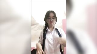 Em hs kính cận dâm đãng
