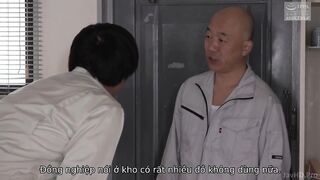 Vợ vú bự bị gã hàng xóm hiếp