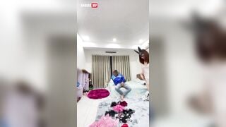 Số hưởng a thợ sửa ống nước bị chị chủ gạ địt vé máng vừa đái xong sướng vl ra