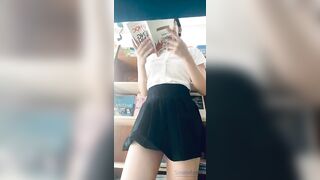 Em học sinh đi nhà sách nứng lồn quá thủ dâm luôn tại chỗ kích thích vl phần 3