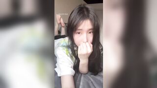Nữ Sinh Vú Lồn Mới Nhú Móc Lồn Đỏ Hỏn Lộ Clip Nhạy Cảm 2