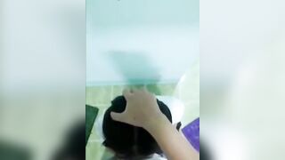 Học sinh đi lao động hè lén lút trong trường