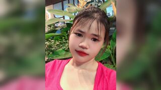 Em gái chubby thủ dâm cùng bộ loa cực khủng, đang xả cơn nứng thì mẹ gọi
