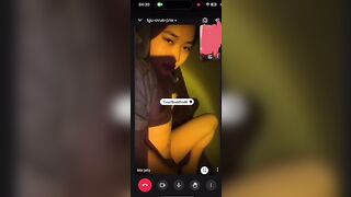 xoa nhẹ chiếc bím trong cơn giông bão