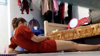Quay Lén Em Công Nhân Tự Móc Bướm Trong Phòng Trọ 3