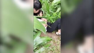 Bọn súc vật, e học sinh bị lôi vào rừng hiếp dâm thg quay thg địt dcm bọn nó