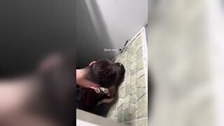 Phát hiện đôi học sinh đị nhau trong TTTM bị phát hiện và cái kết