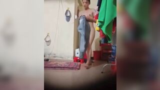 Chị hàng xóm thích khoả thân ở nhà