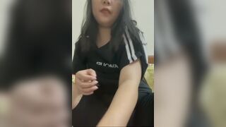 Chị gái mũm mĩm ở nhà một mình nứng lồn quá thủ dâm cho bớt ngứa lồn 3