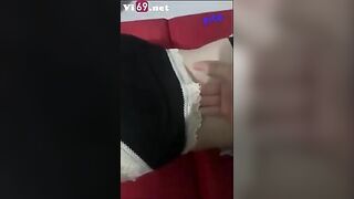 Ở ghép với con bạn thân hnay về sớm thấy nó khoả thân nên gạ nháy