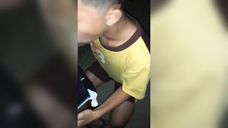Dụ thằng em gần nhà ra chỗ vắng vắng để bú cu