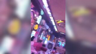 Đi hát karaoke các em gái khoả thân xinh xắn dâm đãng