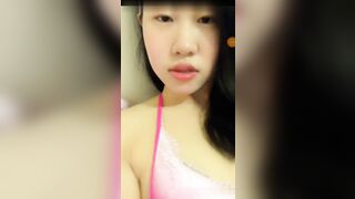 Em Gái 2K Mặc Quần Lưới Show Thủ Dâm  Với Cái Lồn Không Lông Phần 1