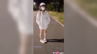 Em nghiện public phô dâm cởi đồ khỏa thân chở anh đi dạo buổi tối