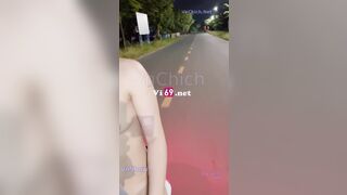 Em nghiện public phô dâm cởi đồ khỏa thân chở anh đi dạo buổi tối