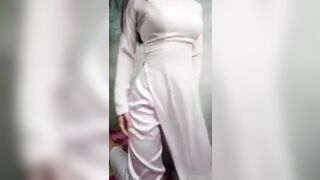 Mặc áo dài mà em dâm quá khoe cơ thể xinh dễ thương