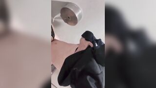 Đưa con đĩ dâm vào wc địt bắn tinh ngập lồn