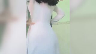 Em học sinh mông to lồn múp vừa học về đã show hàng