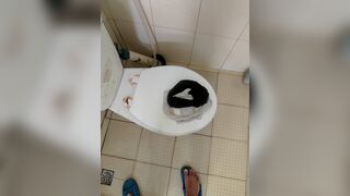 Tiếp tục thủ dâm bằng quần lót của e học sinh lớp 10 ở phòng trọ bên cạnh 2