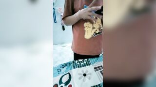 chị quay video em gái...