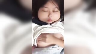 Bé học sinh