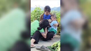 Chị và e bú sữa