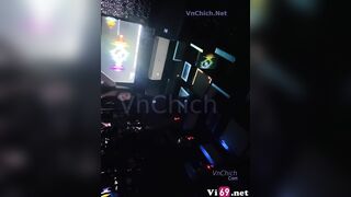 Cuối tuần đi karaoke khỏa thân ăn nhậu cùng anh em, vậy nó mới đẳng cấp chứ