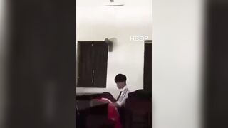 Sưu tầm: học sinh bú liếm ngay trong lớp học
