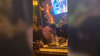 Quán karoke cho phép được địt nhân viên trong phòng tại chỗ sướng vl ra