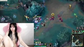 Em Gái Game Thủ Vừa Chơi Game Vừa Show Hàng Thủ Dâm Phần 1