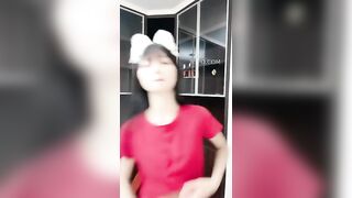 Ngực nhỏ dễ thương neo nhảy múa