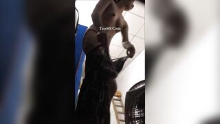 Quay lén 2 chị gái làm tay vịn thay đồ nói chuyện