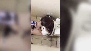 Quay Lén Nhân Viên Ngân Hàng Vib Đi Vệ Sinh Lồn Toàn Lông 3