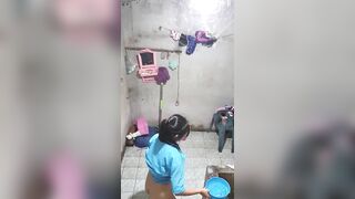 Em gái quê tắm