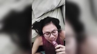 Bắn tinh vào mặt con đĩ đeo kính cận dâm đãng