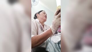 Bác sĩ trị tắc sữa cho em vợ