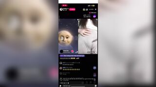 Em bảo thèm dâu tây nên nhét luôn dâu tây vào lồn cho e ăn ngon