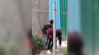 Bắt quả tăng hai em học sinh địt nhau ở sân trường