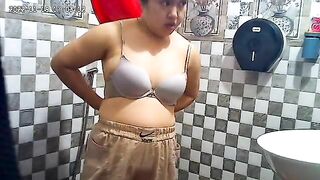 Quay lén gái thay đồ