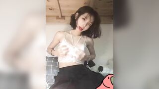 E gái sinh viên thủ dâm ở kí túc xá rên cực nứng